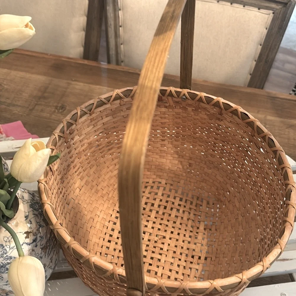 Vintage Handwoven Gathering Basket. 12.5”T 11”W Timeless | Neutral. EUC